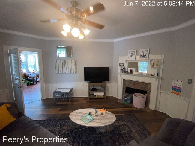 Building Photo - 2 br, 2 bath House - 207 E 3rd Street