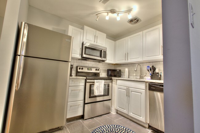 Building Photo - Sherwood Court Apartments