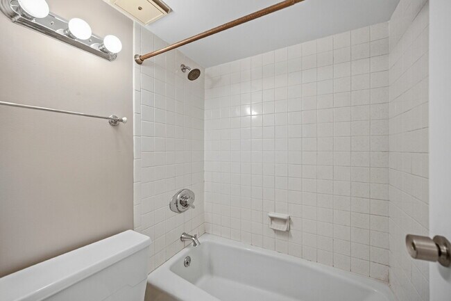 Building Photo - $2,240.95 2-Bed, 2-Bath Condo In Perfect Denver Location!