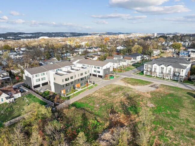 Building Photo - 2135 24th Ave N