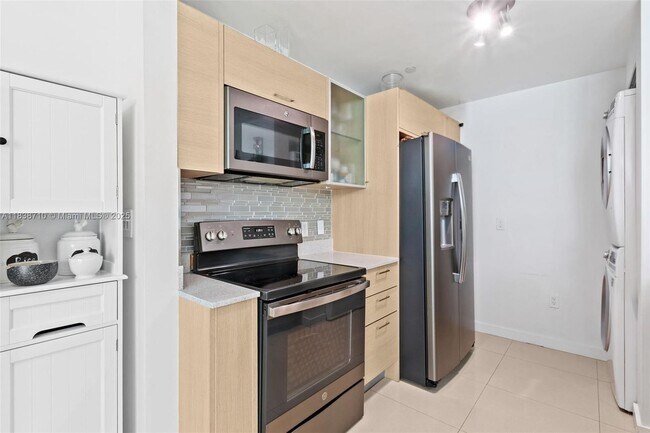 Building Photo - 350 NE 24th St