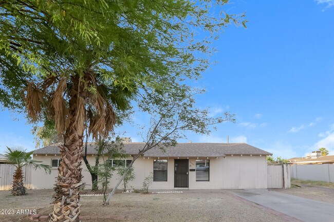 Primary Photo - 3349 W Thomas Rd