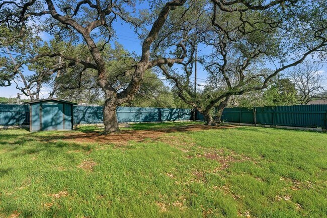 Building Photo - 502 Sunrise Cir