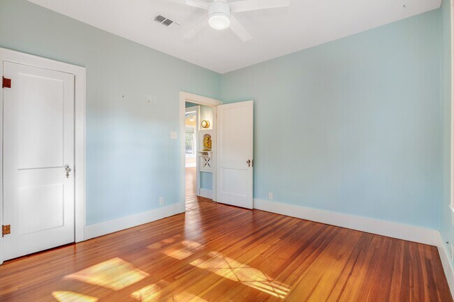 Building Photo - 4823 Fannin Dr