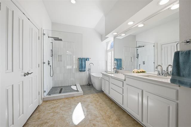 Building Photo - 2729 Pinehurst Dr