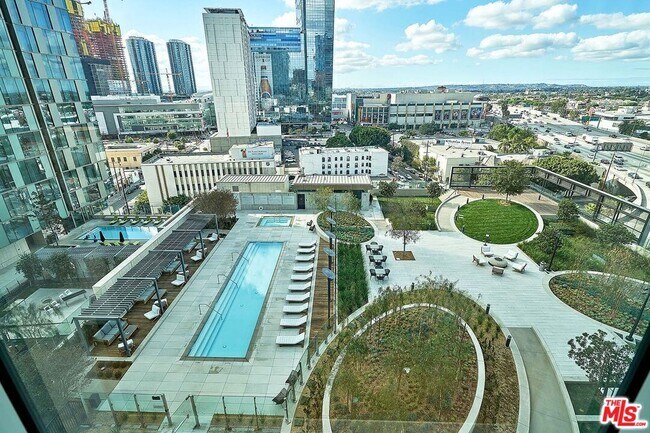 Building Photo - 889 Francisco St