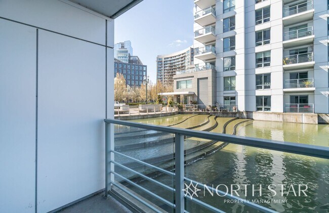 Building Photo - Pearl District Living on the Willamette River