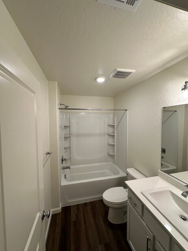 Building Photo - GenUnit Suite, Sterling Hl Ct