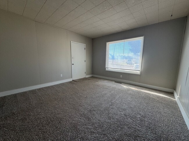 Building Photo - 1bd 1ba duplex for rent in Hudson IA