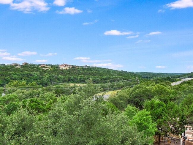 Building Photo - Beautiful 2 Bedroom, 2.5 Bath Townhome in Northwest Austin