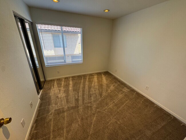 Building Photo - Spacious 2-Bedroom Townhome with Attached Garage and Washer/Dryer– El Cajon