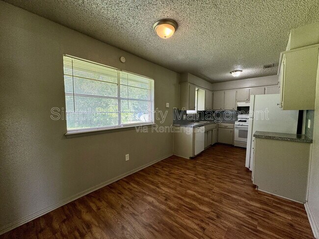 Building Photo - 4717 Creekwood Dr