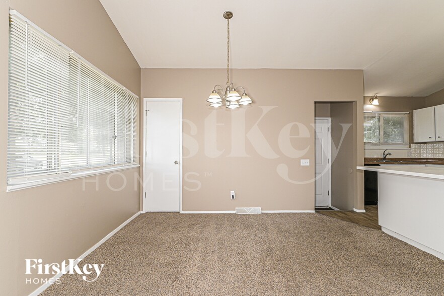 Building Photo - 2560 Pheasant Dr