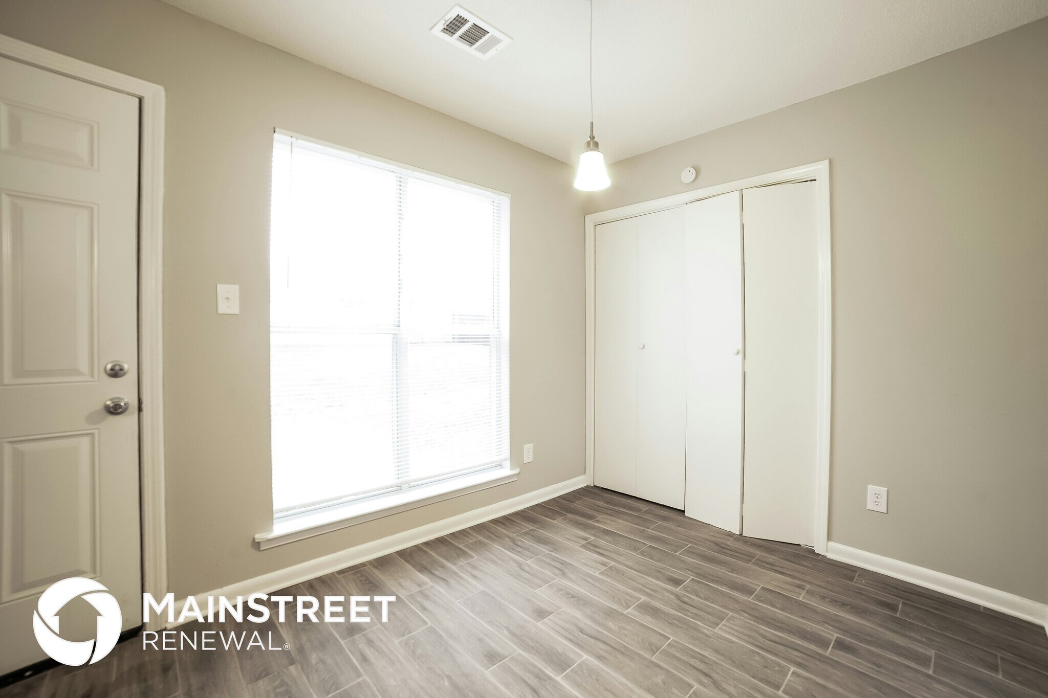 Building Photo - 3805 Ivanhoe Dr