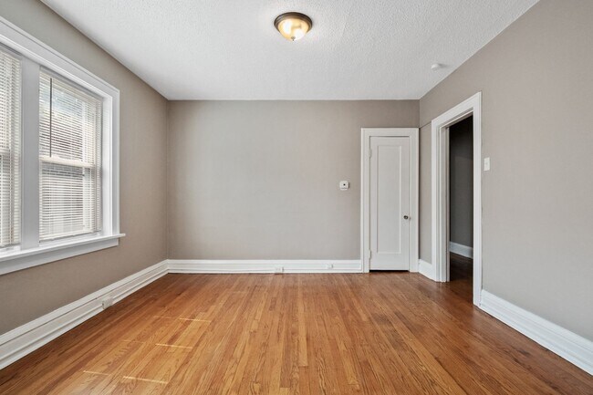 Building Photo - 4958 Walsh St