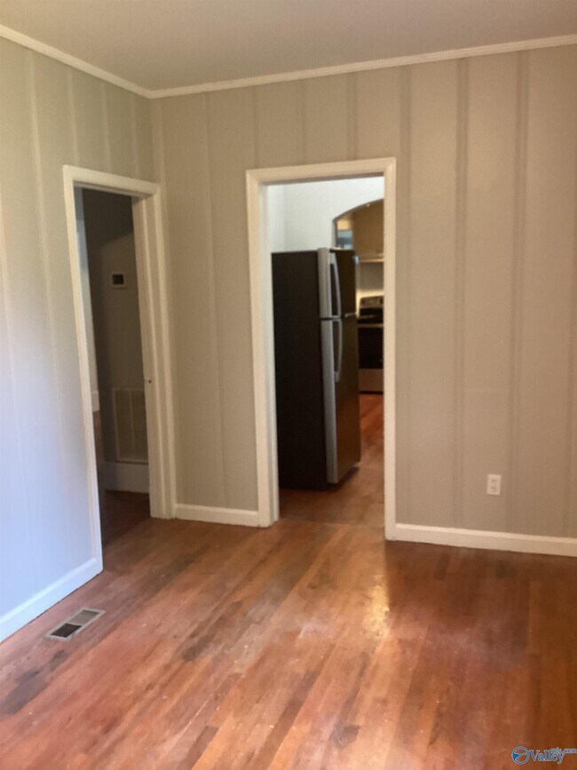 Building Photo - 2404 Whitesburg Dr