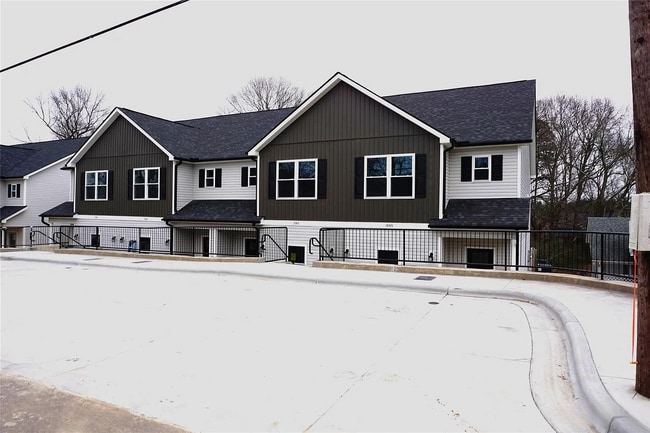 Building Photo - 1040 McLain Rd