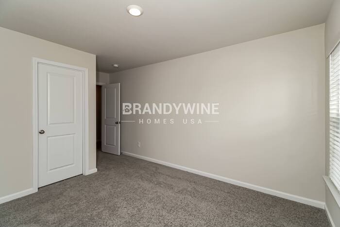 Building Photo - 573 Glenmanor Dr