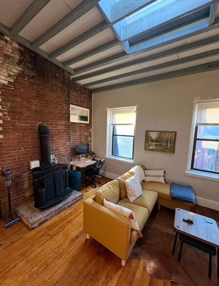 Primary Photo - 118 Marlborough St