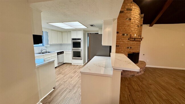 Building Photo - 731 Rustyleaf Ln