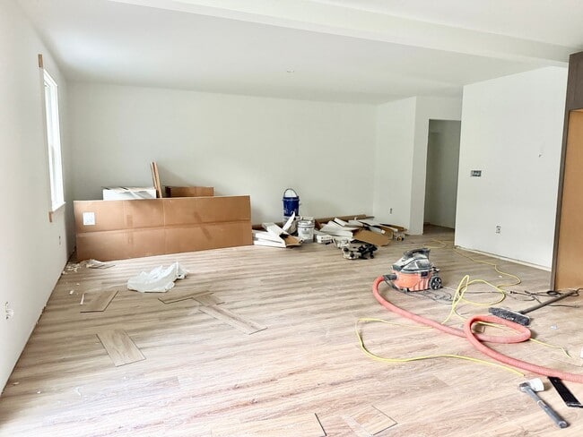 Building Photo - Brand New 3 Bedroom Townhouse for Rent