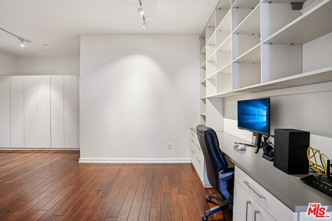 Building Photo - 801 S Grand Ave