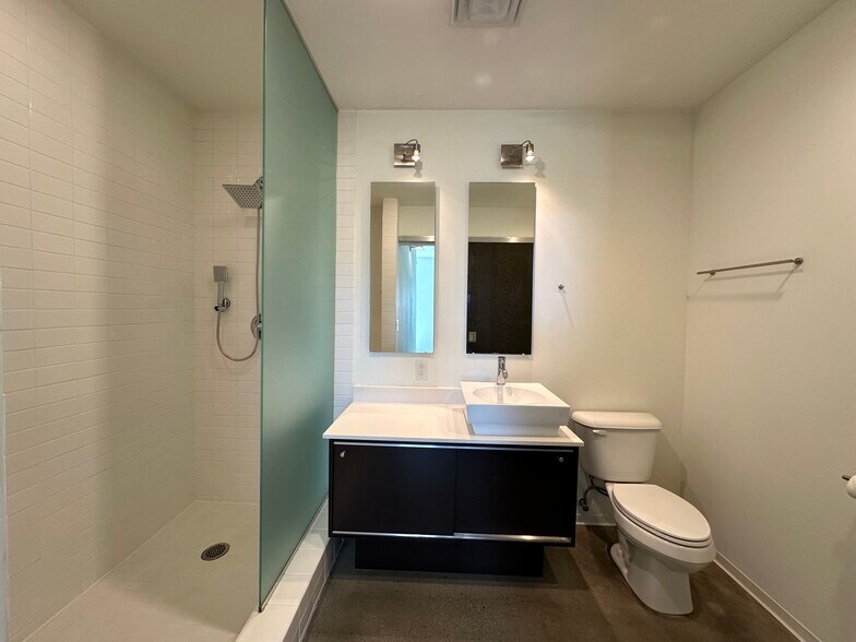 Building Photo - 2115 Yeaman Pl