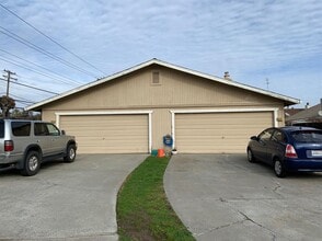 Building Photo - 5421-5423ro