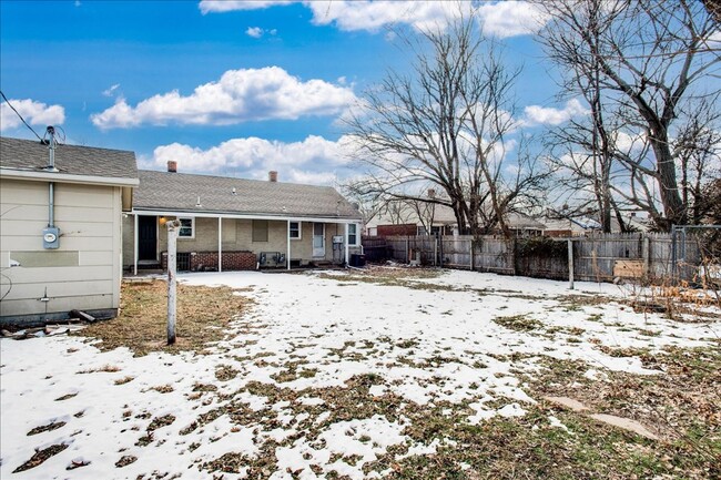 Building Photo - Spacious Townhome in Southeast Wichita