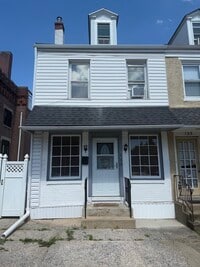 Building Photo - 133 S Main St