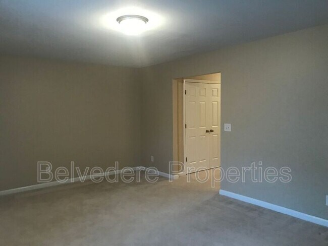 Building Photo - 39 Ackland Dr