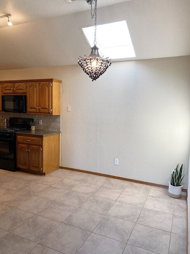 Building Photo - 631 Stoneridge Dr