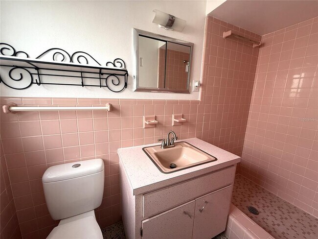 Building Photo - 2420 68th Ave S