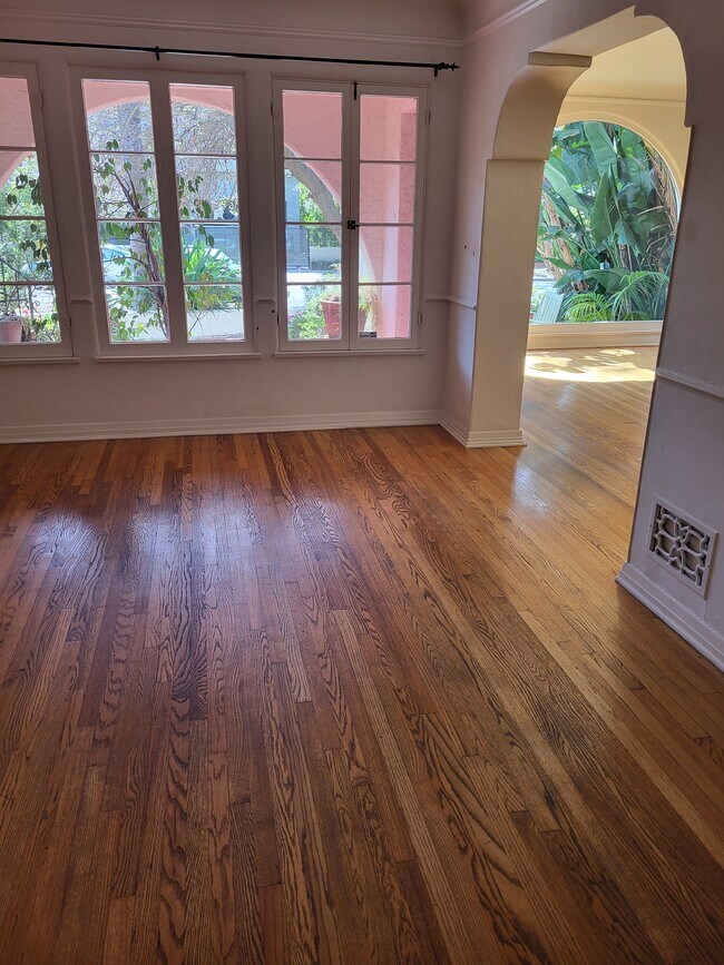 Building Photo - 346 N Alfred St