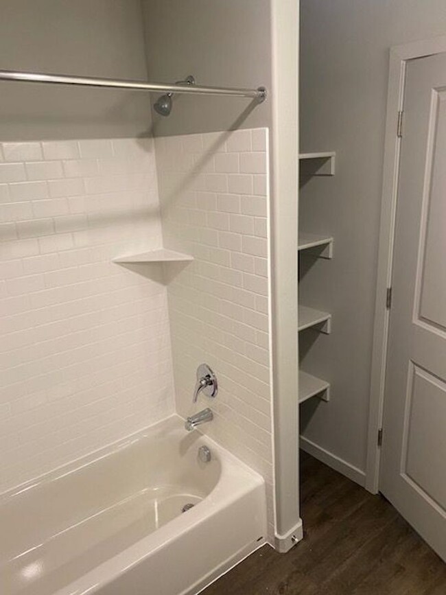 Building Photo - Beautiful 2 Bedroom Condo in Provo!