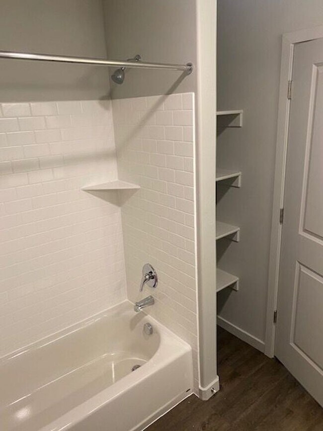 Building Photo - Beautiful Condo in Provo!