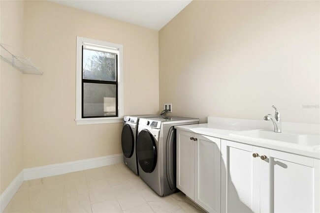 Building Photo - 705 Largovista Dr