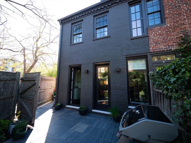 Building Photo - 214 Third St