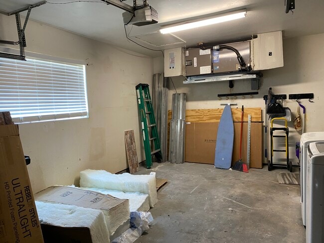 Building Photo - 1781 SE Linpark Ct