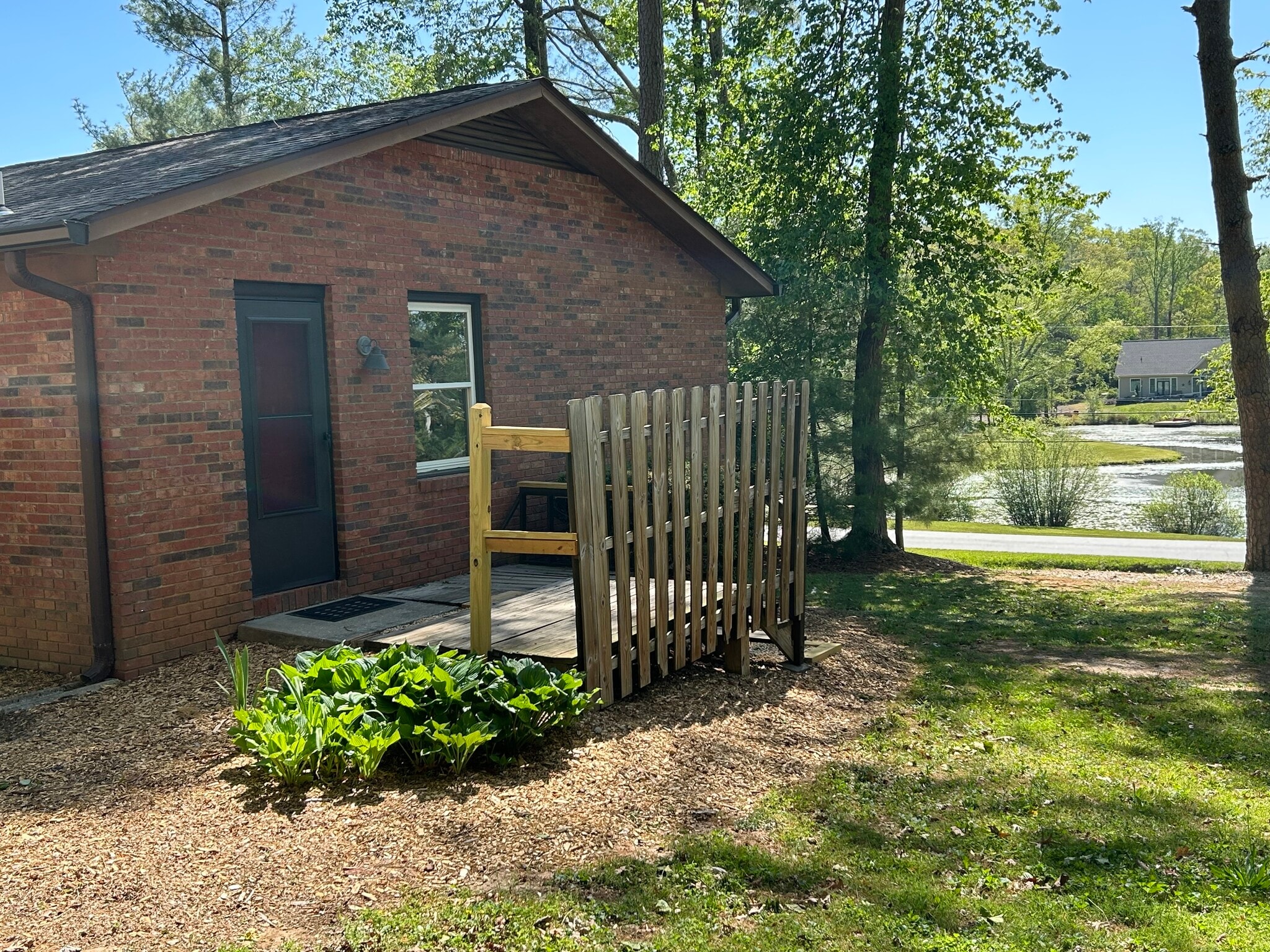 Private back deck Lakeview - 115 Wakefield Dr