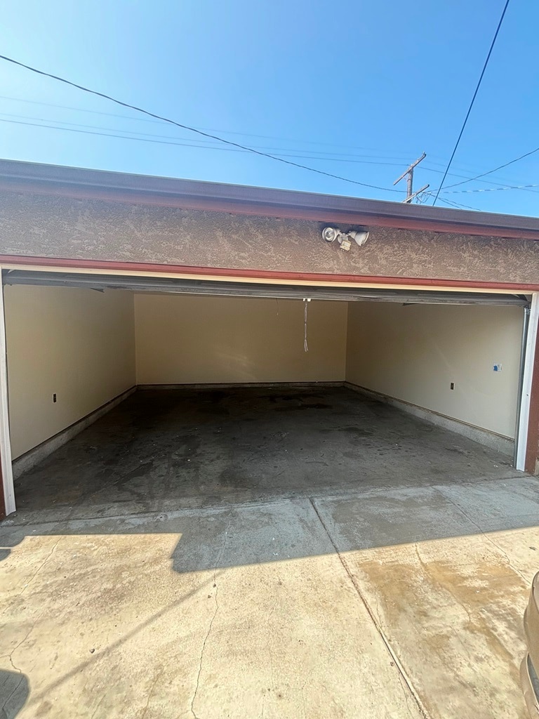 Building Photo - 836 W 76th St