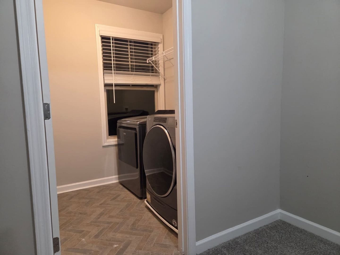 Building Photo - 302 Cashes Dr