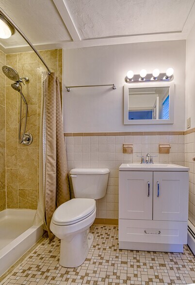 Building Photo - 21 Bayview Dr