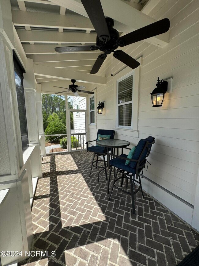 Building Photo - 819 Meadowsweet Ln
