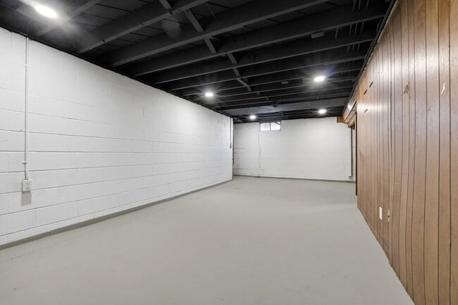 Building Photo - 3735 Richlawn Rd