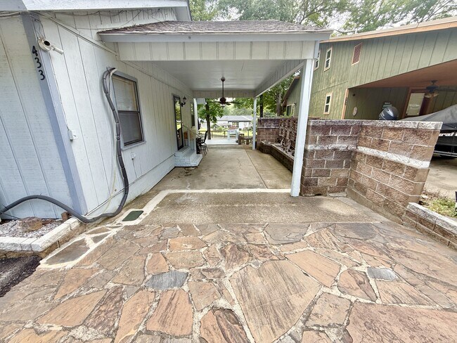 Building Photo - 173 Barbary Rd