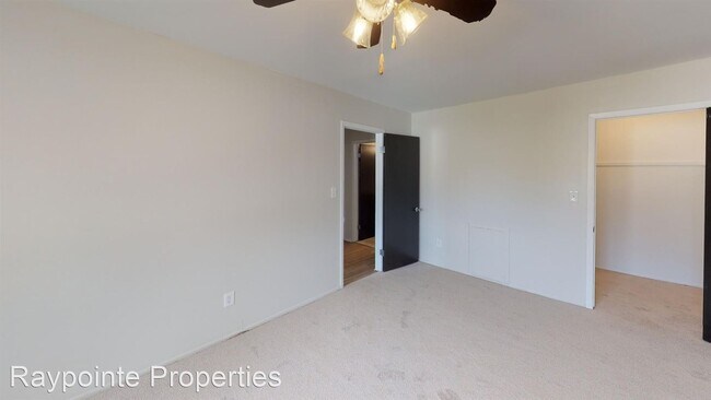 Building Photo - 2 br, 1 bath Apartment - 3210 Greenfield Rd