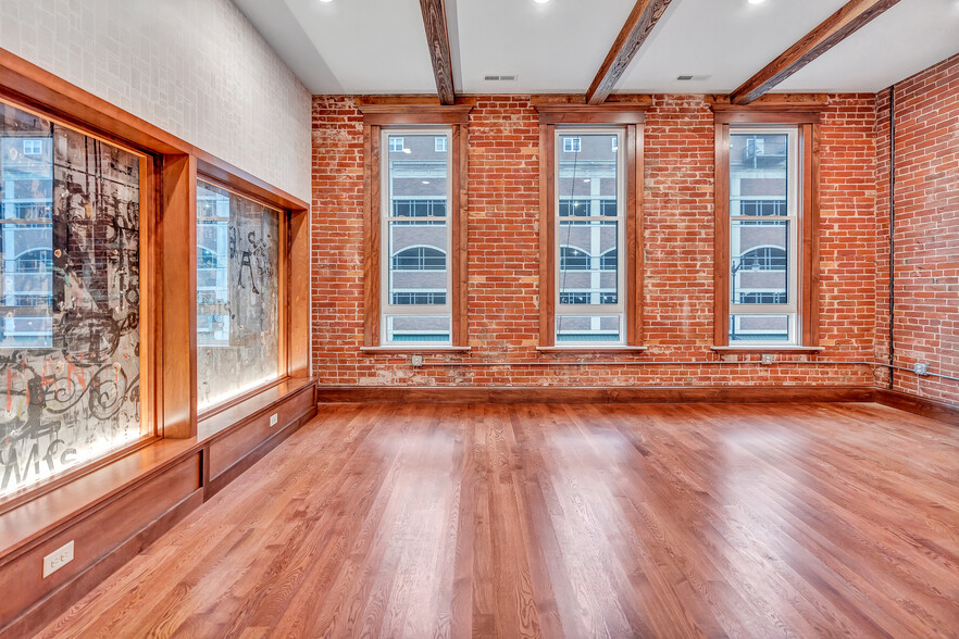 Building Photo - 316 4th St S