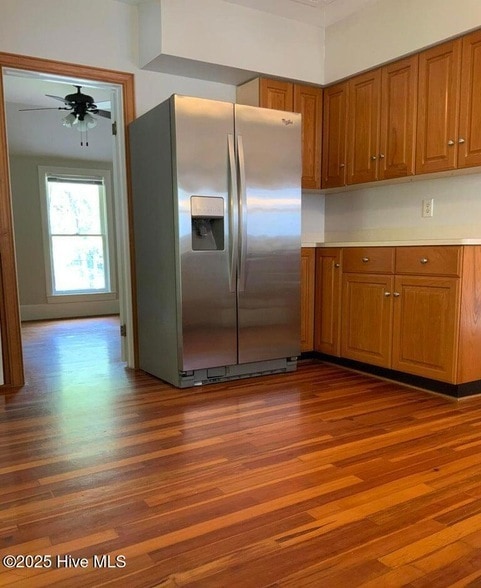 Building Photo - 220 E Vermont Ave