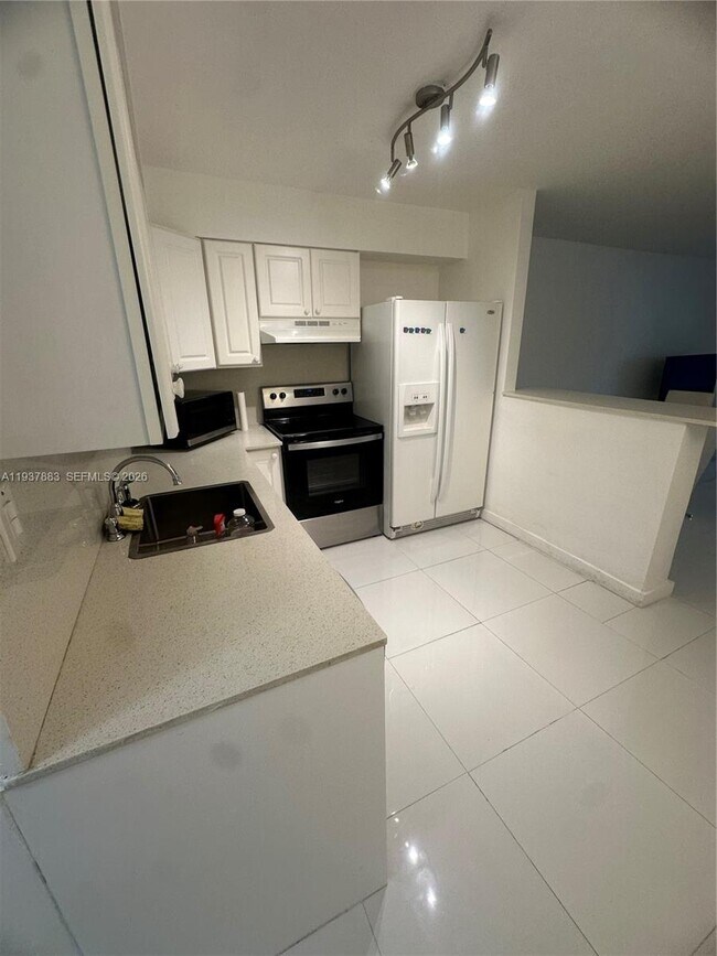 Building Photo - 1120 102nd St